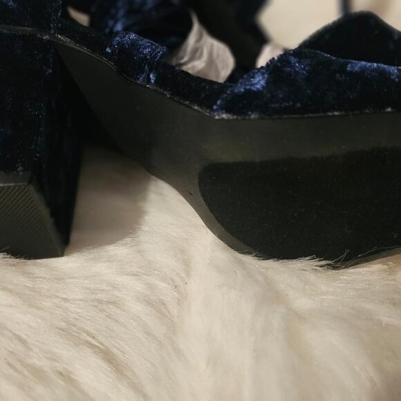 Shoe Dazzle Women's Velvet Navy Chunky heels. - Picture 3 of 4